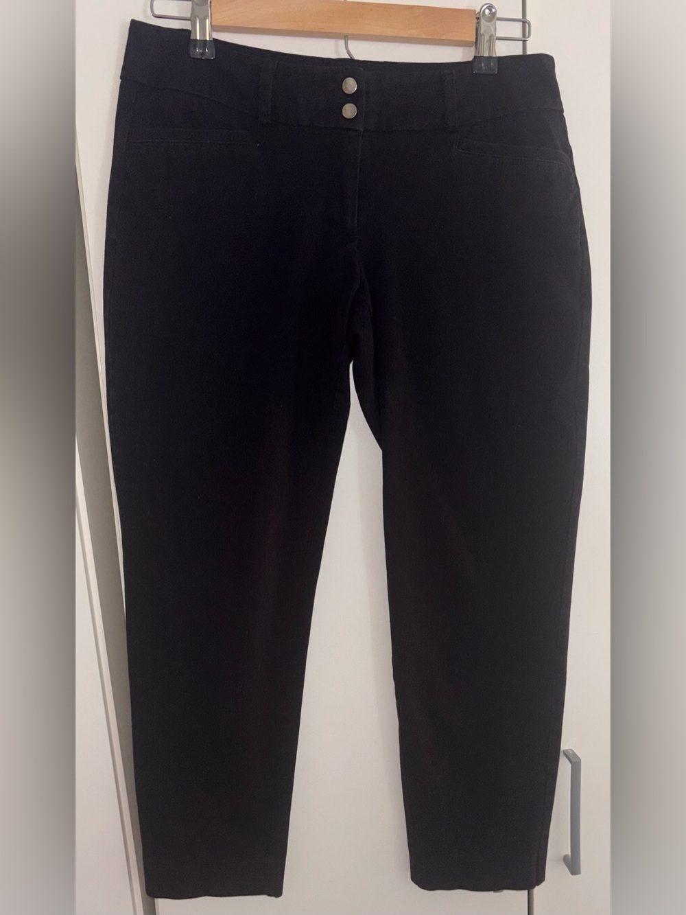 Apt.9 Torie
Casual/Dress Pants
Size 6
Black